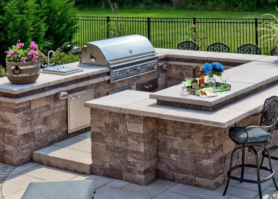 Outdoor-Kitchen-Landscaping-Ideas-for-Massachusetts