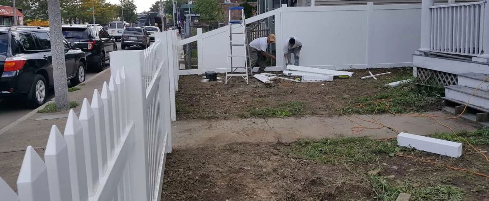 Vinyl-Fence-Installation-MA
