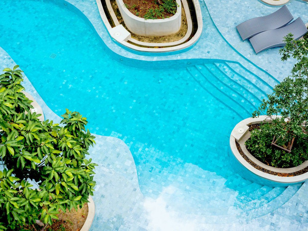 Luxury-resort-style-swimming-pool-with-modern-outdoor-living