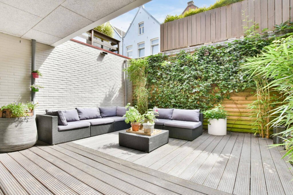 neutral-tone-patio-small-yard