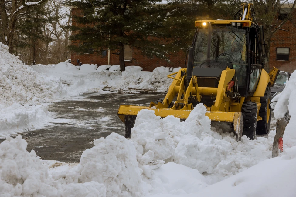 Commercial snow hauling service at Haverhill MA apartment complex